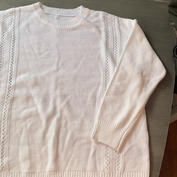 Soft white sweater - Picture 3 of 4